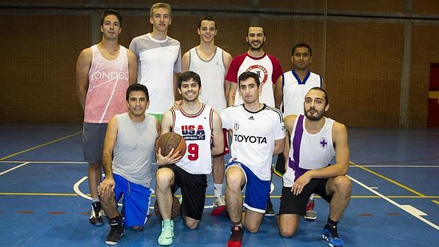 La plantilla ETSIAM Erasmus, campeona del Trofeo Rector