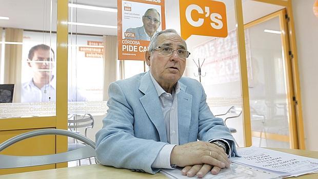 El portavoz de Ciudadanos en Córdoba, José Luis Vilches, en la sede de la corporación