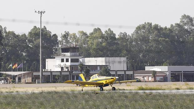 Una avioneta en el Aeropuerto de Córdoba