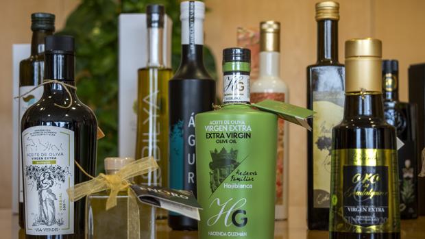 Botellas de distintas marcas de aceite de oliva