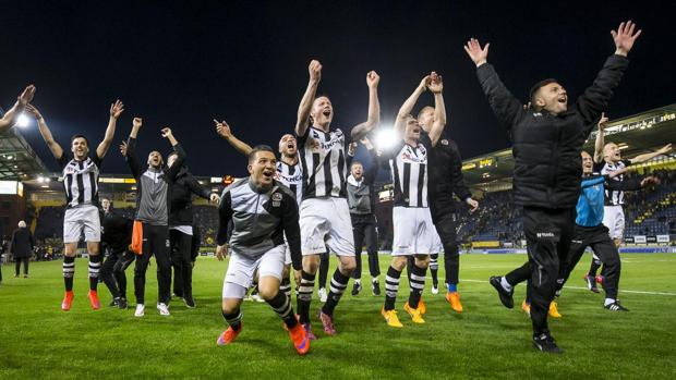 El Heracles Almelo, rival del Córdoba CF en pretemporada, celebra el pase a la Europa League
