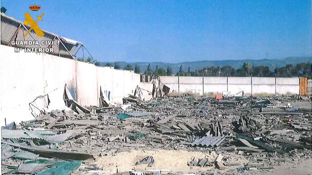 Detalle de cómo han quedado las naves tras ser desmantelada su estructura