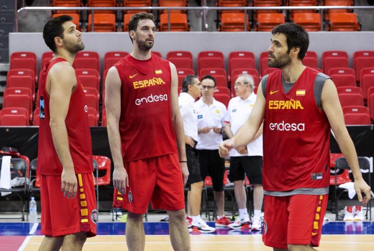 Felipe Reyes, junto a Gasol