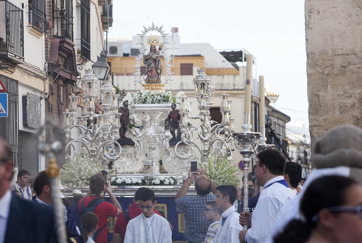 La Virgen de Villaviciosa, durante su procesión