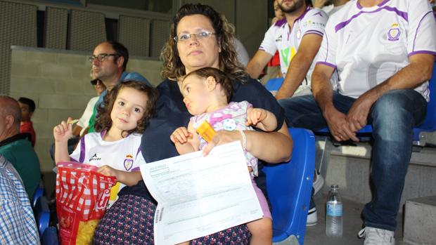 El Córdoba CF cobra entrada a bebés en el partido del filial