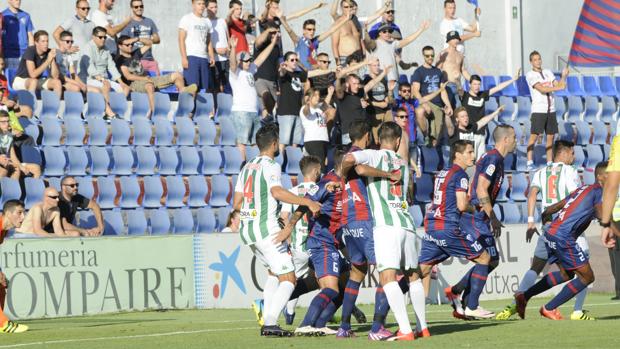 El despropósito defensivo del Córdoba CF
