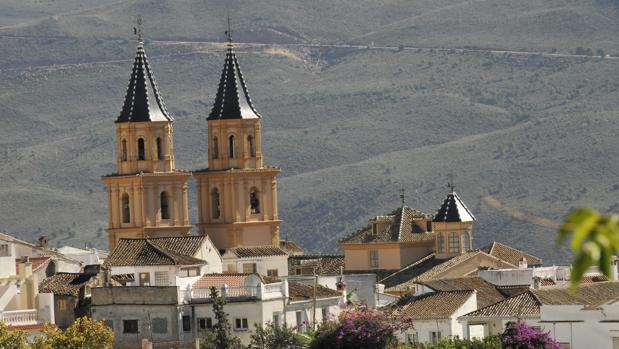Imagen de las dos torres gemelas de la localidad granadina
