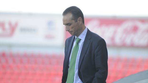 José Luis Oltra durante el partido