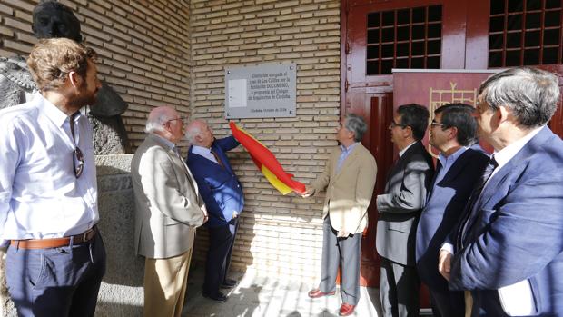 Momento del descubrimiento de la placa