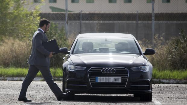 José María del Nido hijo sale después de visitar a su padre en la prisión de Huelva