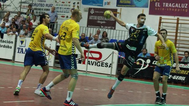 Ángel Paraja, del Ángel Ximénez Avia, en un partido de esta temporada en el Miguel Salas