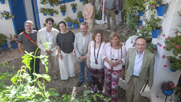 Caracuel junto a la alcaldesa y otros concejales en el Centro de Interpretación de los Patios