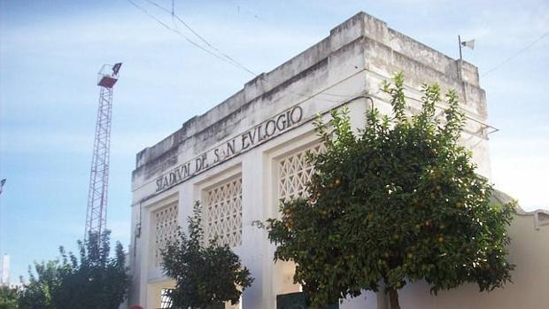 Fachada del estadio de San Eulogio