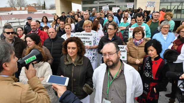 Apelan a la implicación de los ciudadanos para defender al Hospital de Pozoblanco de los recortes