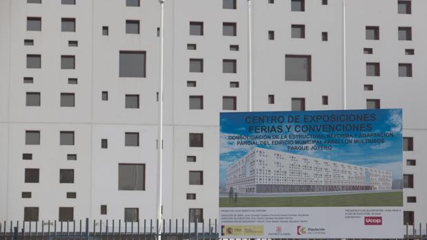 Imagen que presenta en estos momentos la fachade del Centro de Ferias