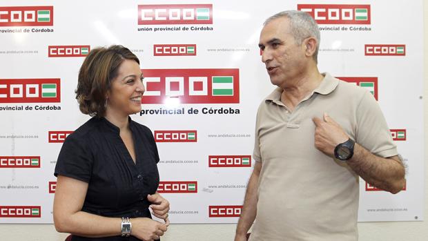 Rafael Rodríguez de CCOO junto a la alcaldesa, Isabel Ambrosio