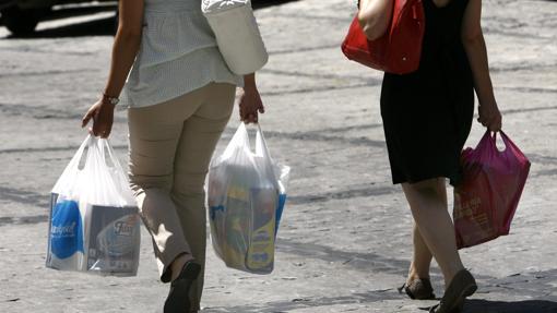 En Andalucía hay un impuesto sobre las bolsas de plástico de un solo uso