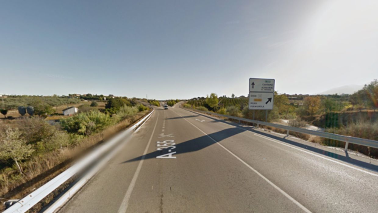 Carretera A-355, a su paso por Coín