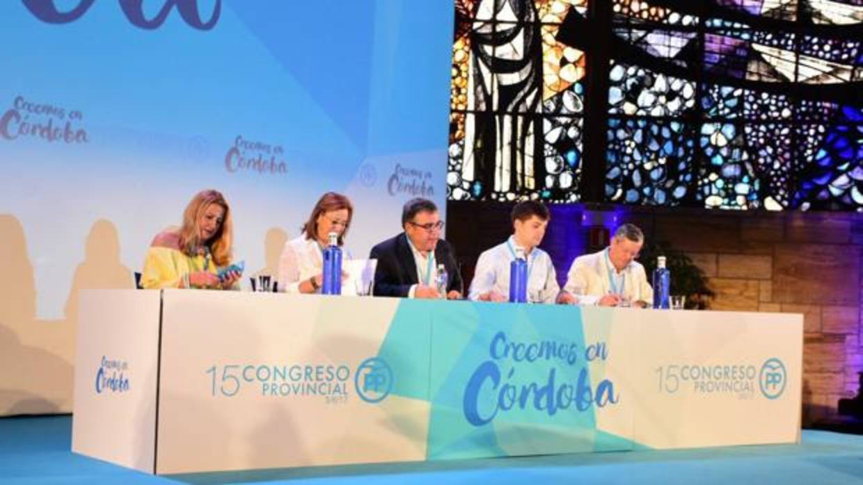 Imagen de la mesa presidencial del congreso del PP de Córdoba que ya ha arrancado