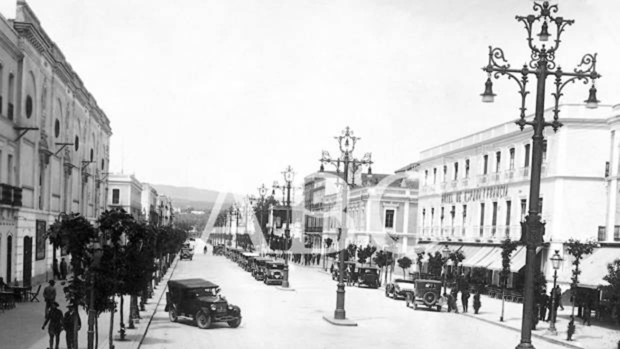 Imagen del Bulevar del Gran Capitán de Córdoba en el cruce con Tejares, en 1929