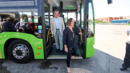 La alcaldesa ha anunciado un plan extraordinario de compra de autobuses
