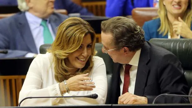 El exconsejero de Justicia con la presidenta de la Junta de Andalucía