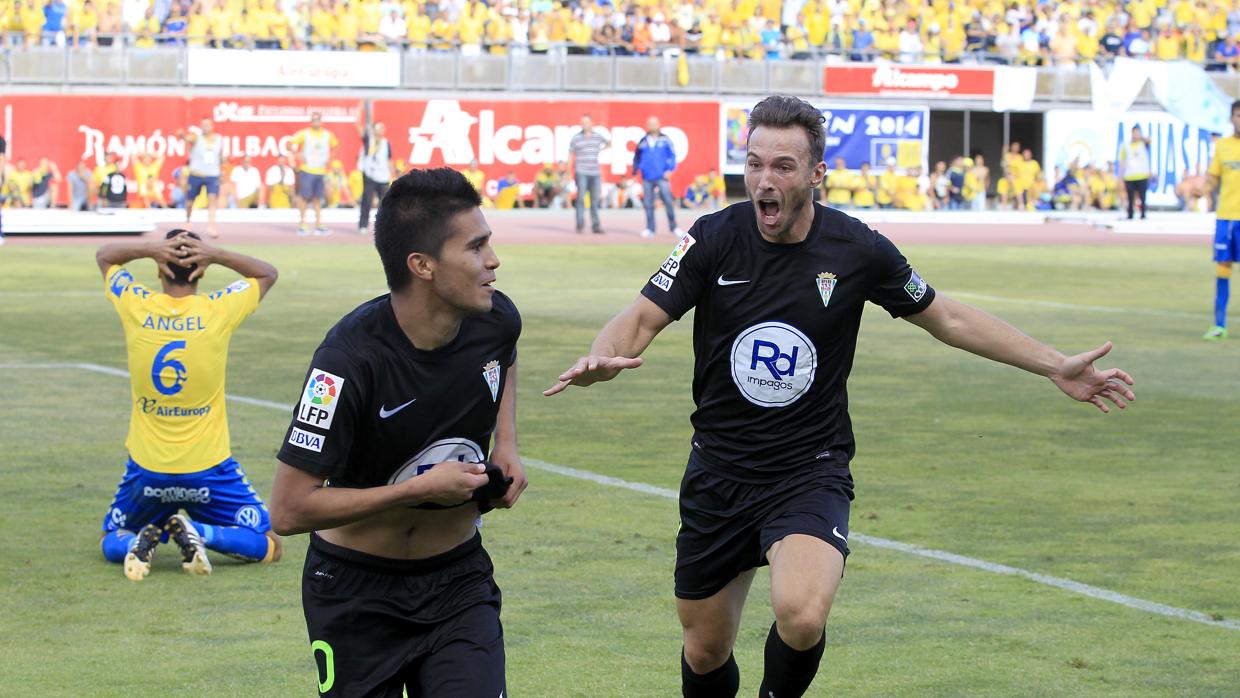 Uli Dávila festeja el gol del ascenso a Primera del Córdoba en Las Palmas