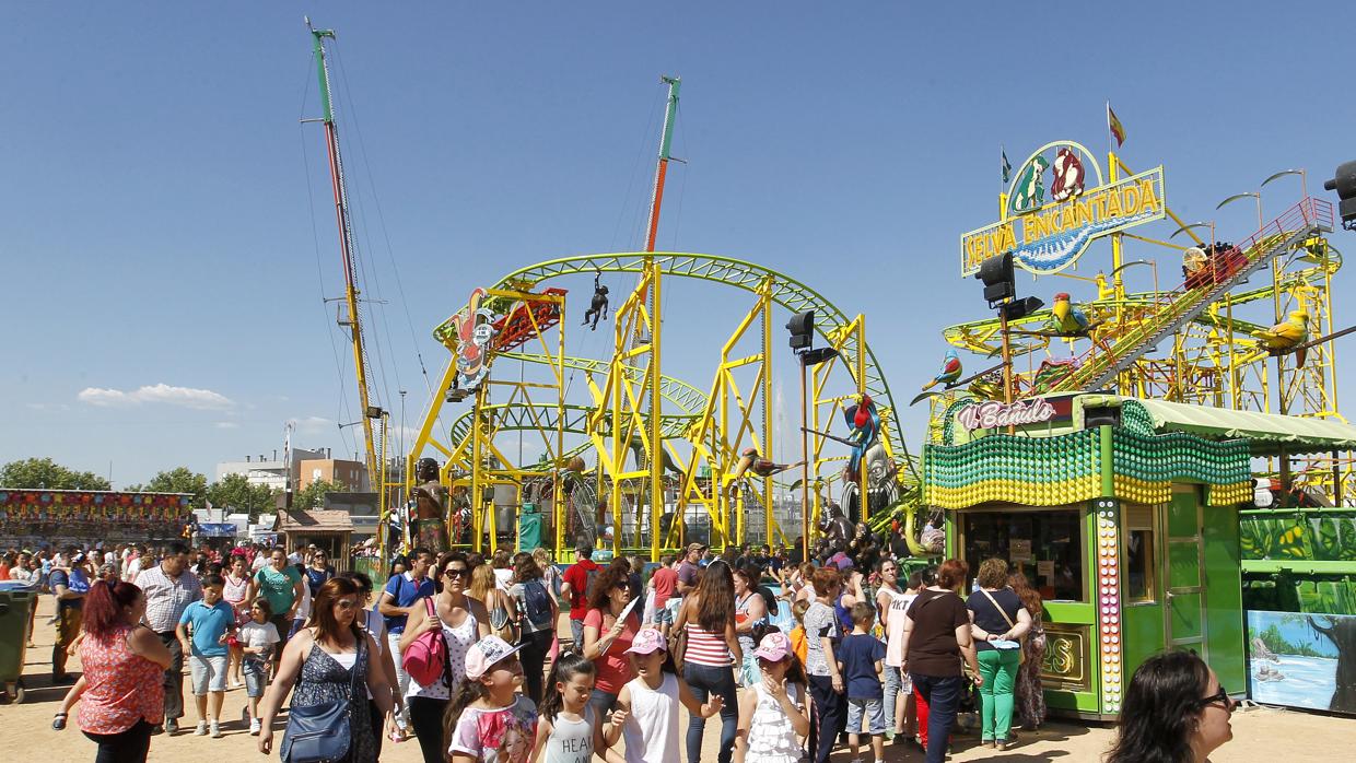 Atracciones de la calle del Infierno durante la Feria