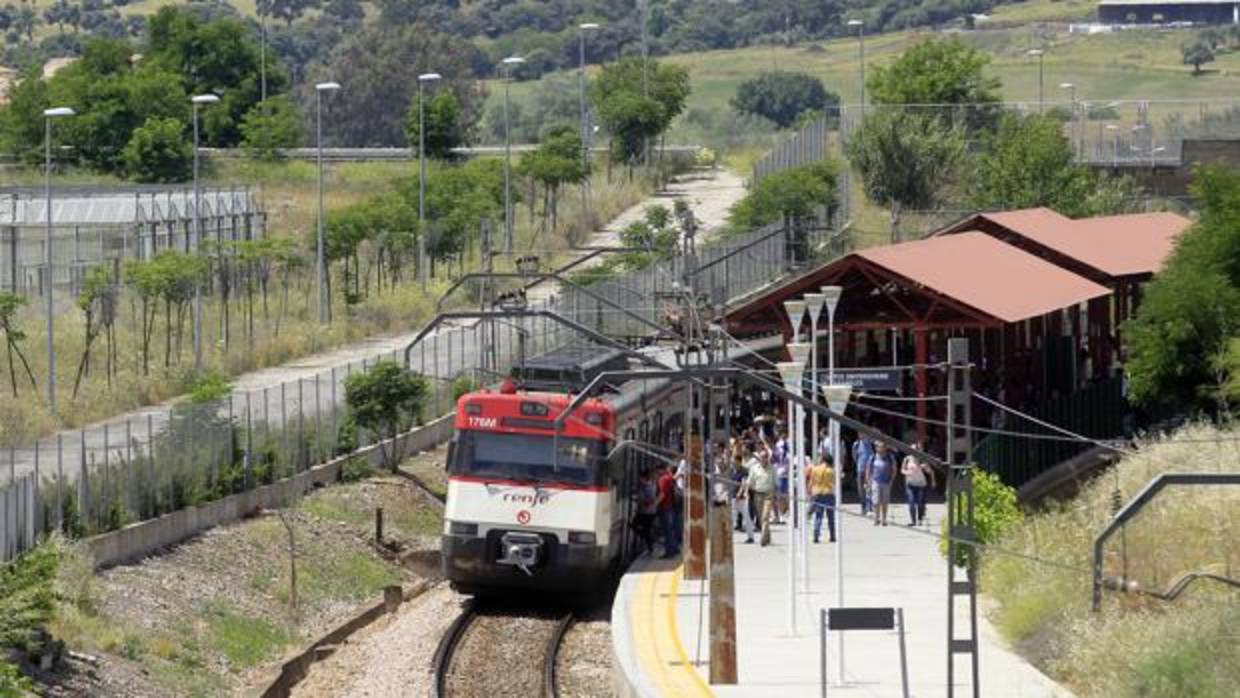 Apeadero del campus de Rabanales con el cercanías actual