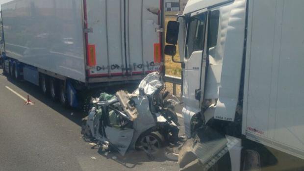 Detenido por duplicar la tasa de alcoholemia el conductor del camión del accidente de la A-4