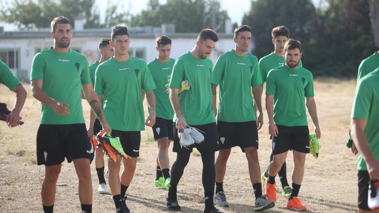 La plantilla del Córdoba CF llegando a la Ciudad Deportiva