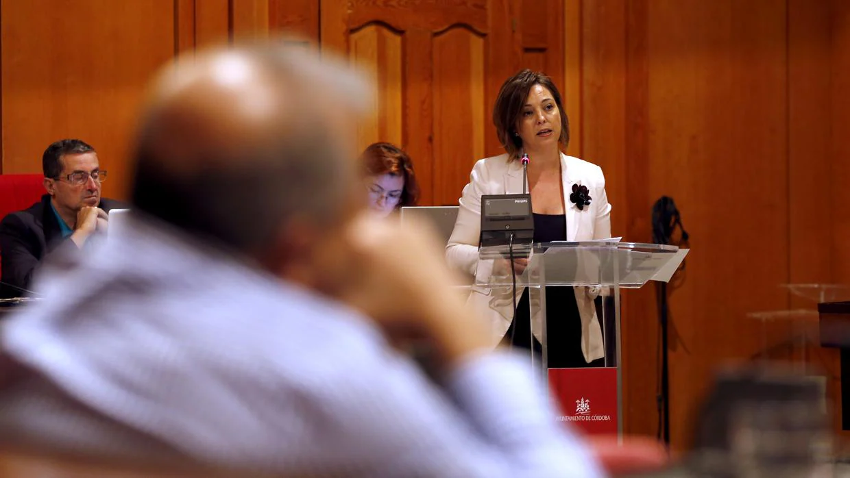 La alcaldesa, Isabel Ambrosio, en el Pleno sobre el estado de la ciudad