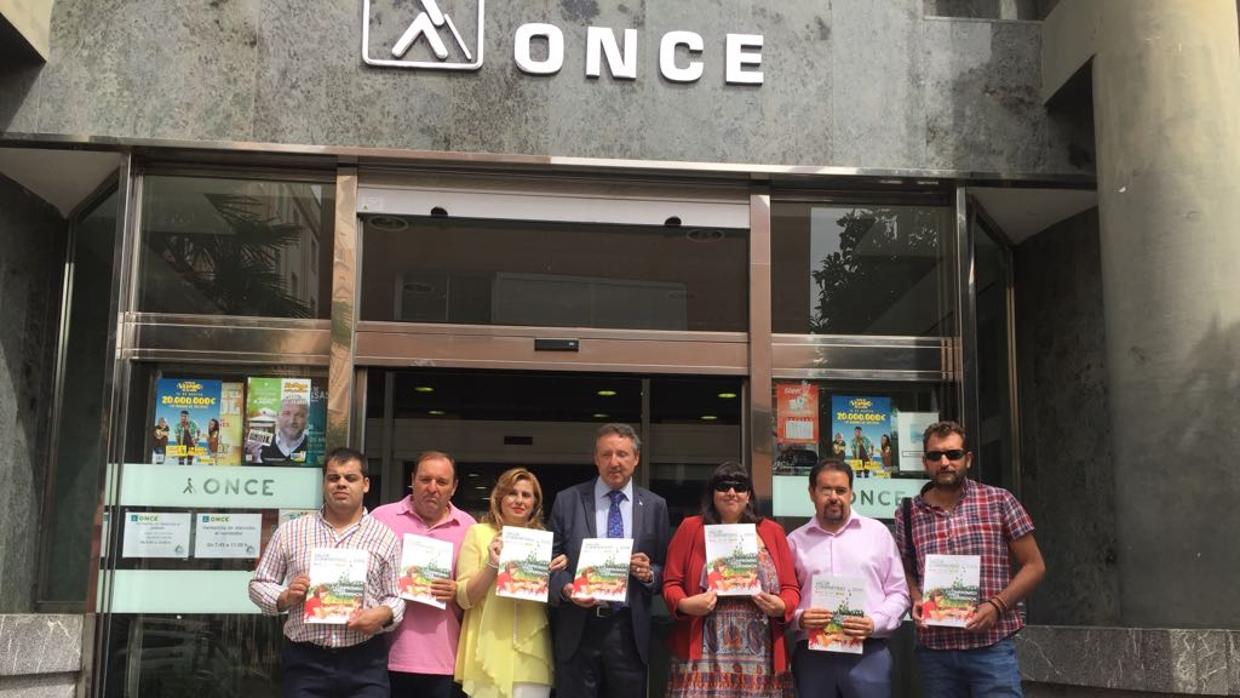 El delegado territorial de la ONCE en Andalucía y la presidenta de Córdoba con afiliados han presentado el informe