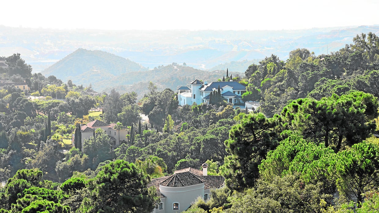 Casas localizadas en los montes de Benahavís (Málaga)