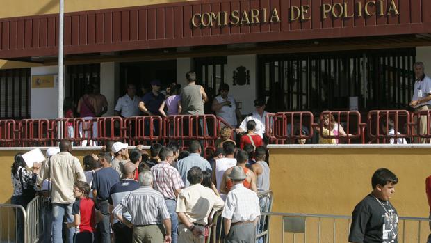 Las comisarías de Córdoba tardan 27 días de media en dar cita para el DNI