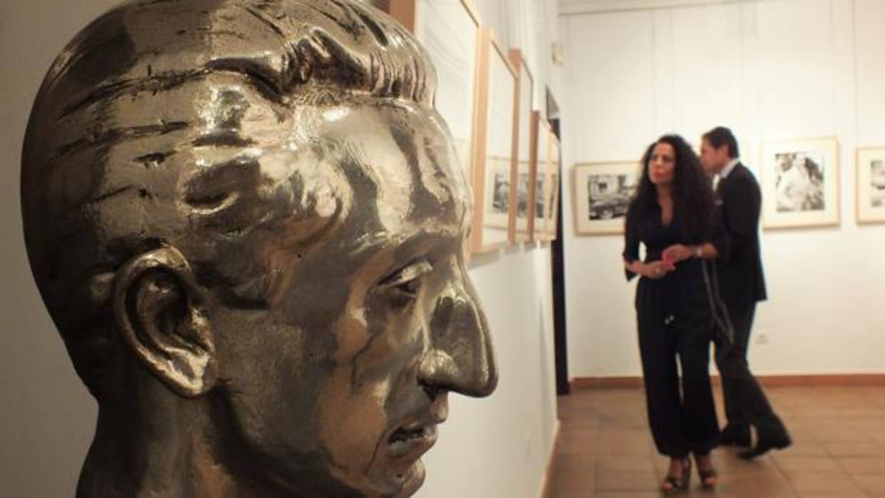 Busto del diestro de Santa Marina en una exposición