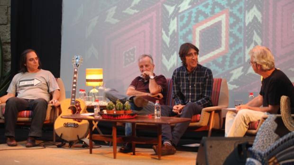 Javier Fernández, Pancho Varona, Benjamín Prado y Ramón Medina, durante el coloquio