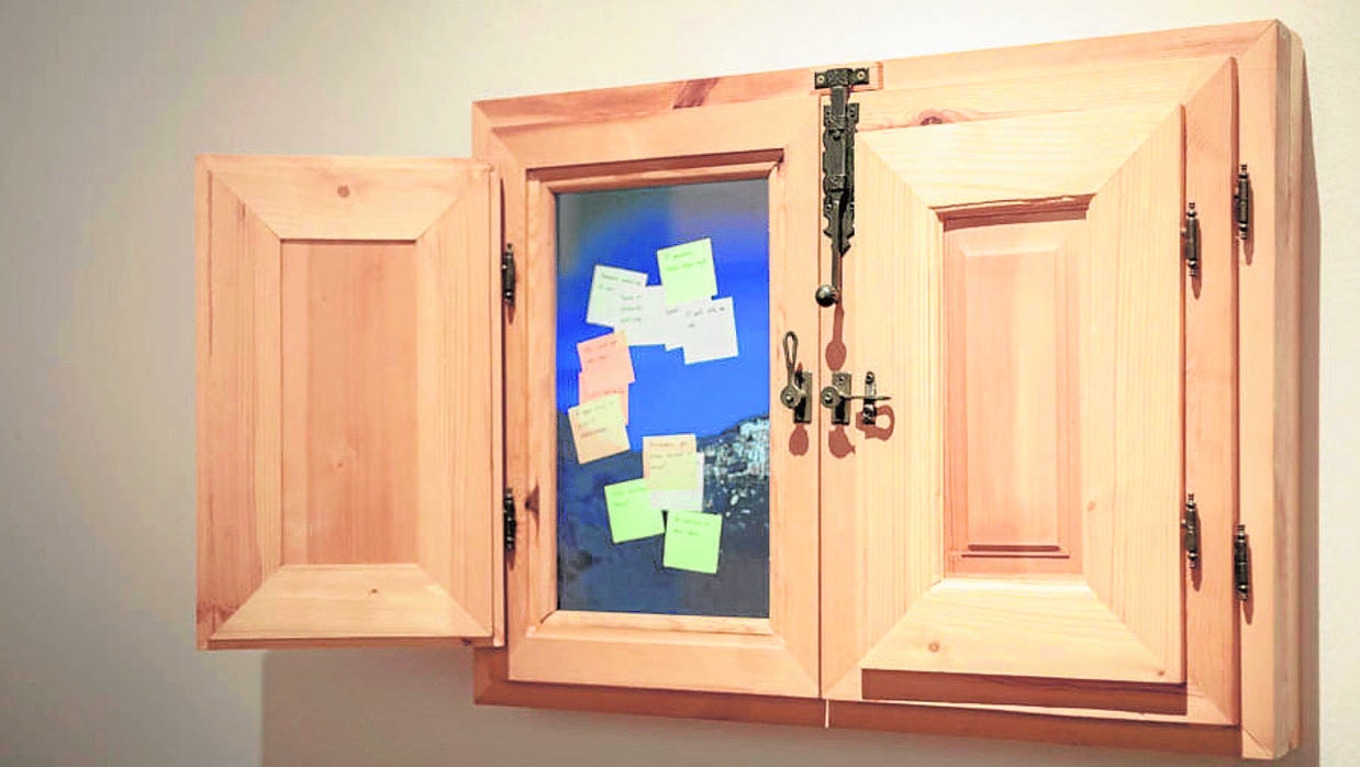 Imagen de la obra «Intrusiones» cuando estaba expuesta