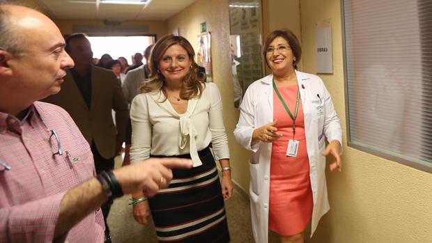 La consejera de Salud, Marina Álvarez, en su visita a Granada