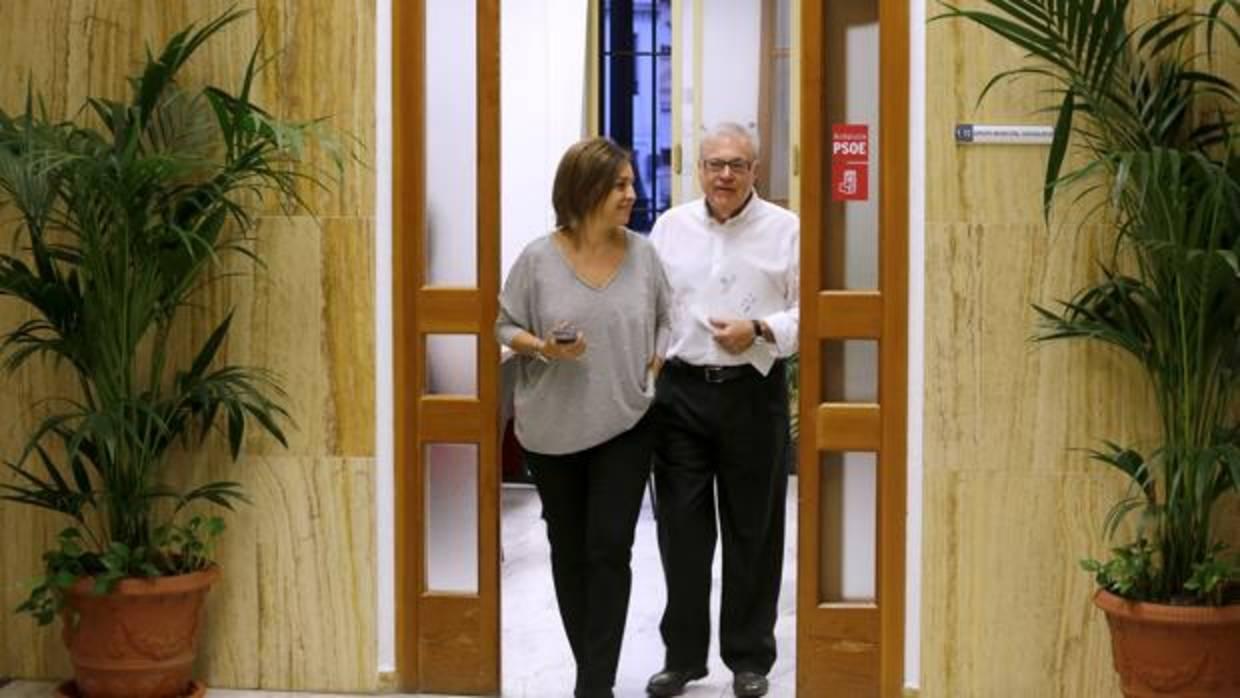 La alcalddesa junto al edil de Presidencia