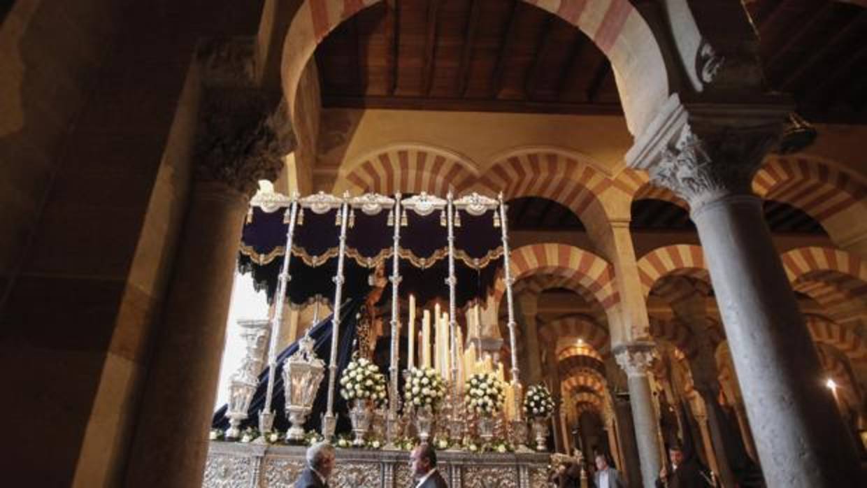 La Virgen de la Concepción, bajo la nueva puerta de las cofradías
