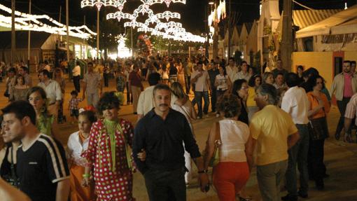 Ambiente nocturno en la Feria de Córdoba
