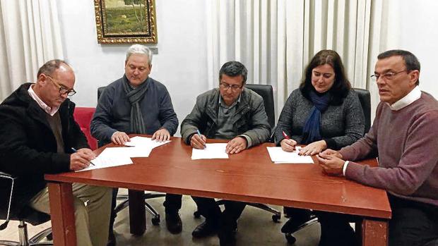 Firma del acuerdo que evitó la moción de censura en Aljaraque