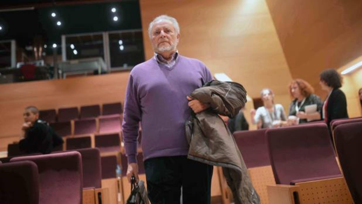 Julio Anguita este viernes en la Facultad de Filosofía y Letras de Córdoba