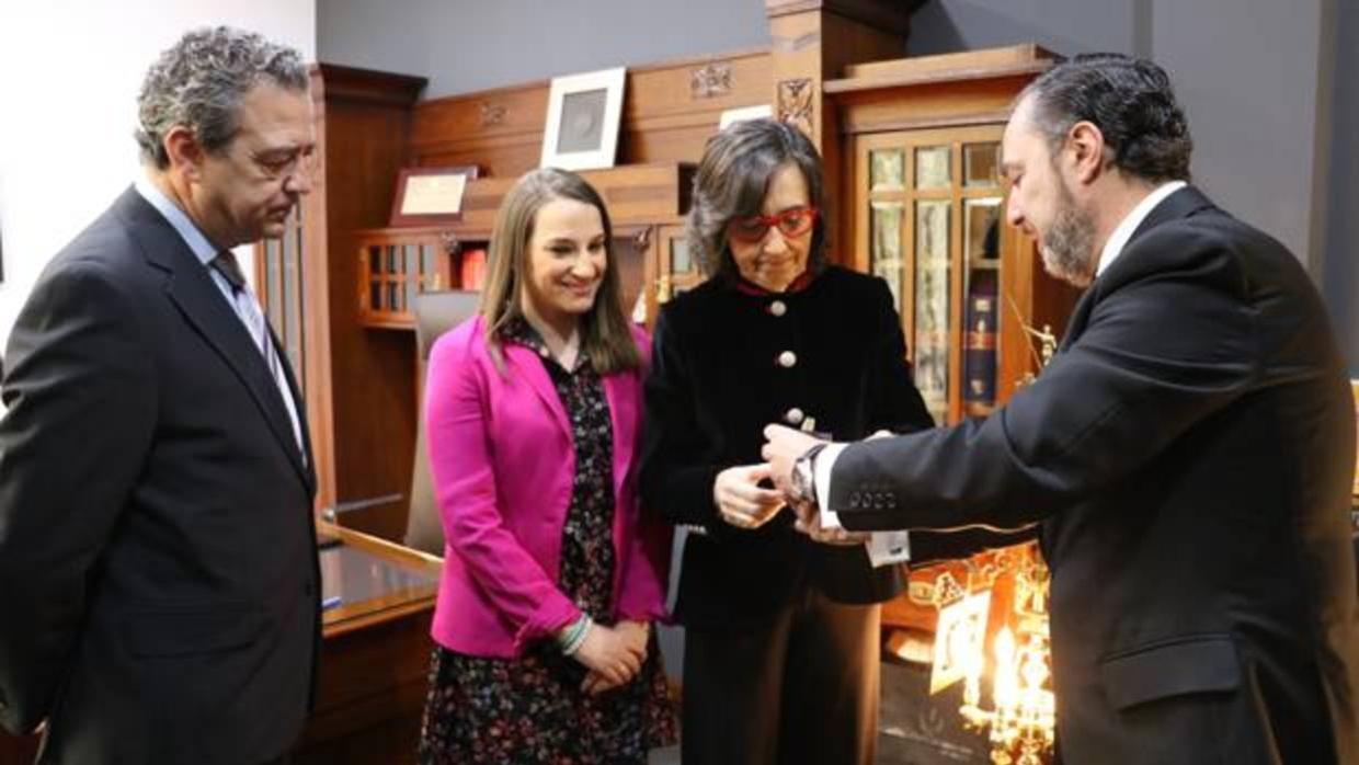 Rosa Aguilar junto a la delegada del Gobierno, Esther Ruiz, en Lucena