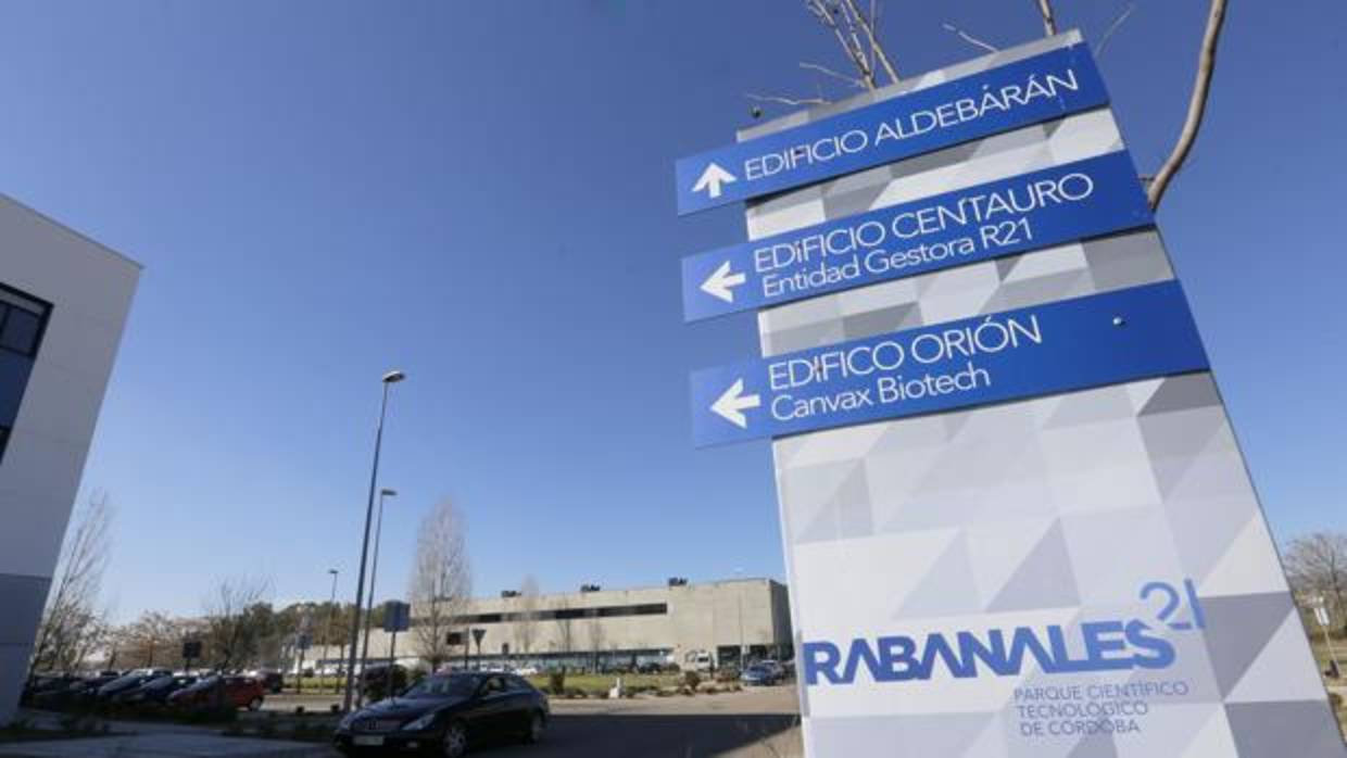 Uno de los carteles indicadores de Rabanales 21