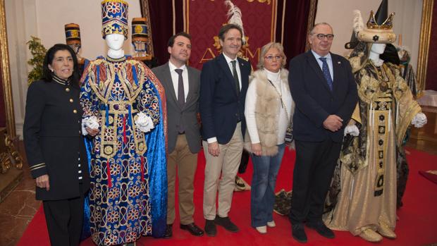 La modista Sara Luque, Fernando del Valle (Melchor), Pablo Atencia, Teresa Porras y Emilio Betés (Gaspar)