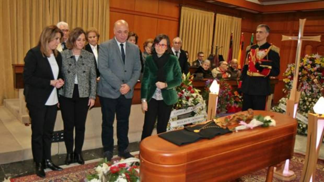 La presidenta de la Junta, en la capilla ardiente