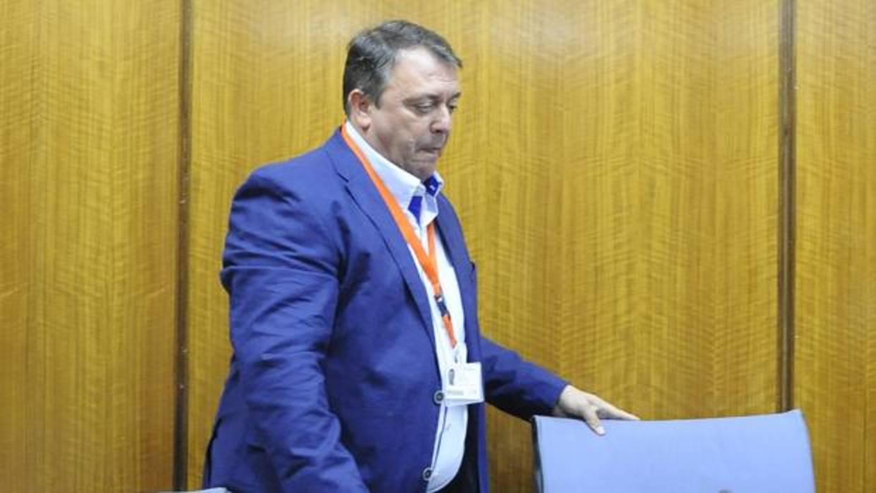 Eduardo Muñoz durante su comparecencia en la comisión de investigación del Parlamento