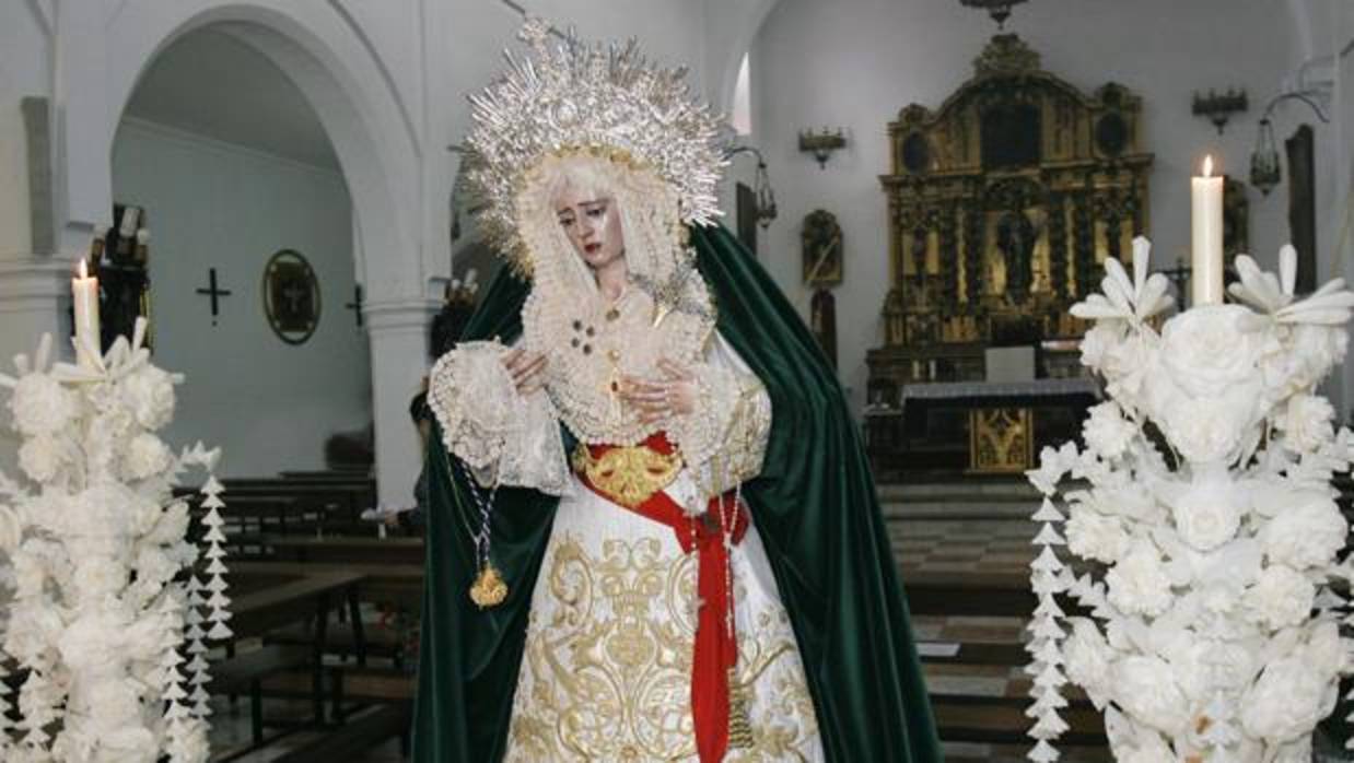 La Virgen de la Salud, en el cancel de su iglesia, el Martes Santo de 2010